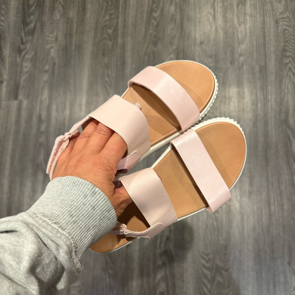 Mia Girls- Pink Sandals NEW Girls size 4